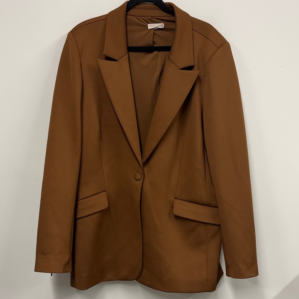 Good American Scuba Fitted Blazer in the color Burnt Caramel 2XL - Picture 3 of 8